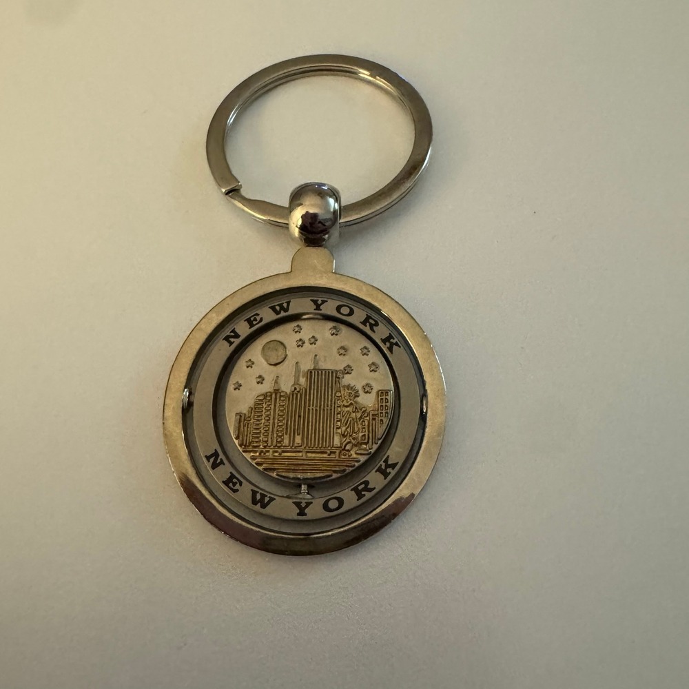 New York City Skyline Rotating Keychain Collectible Souvenir Silver‎ Tone